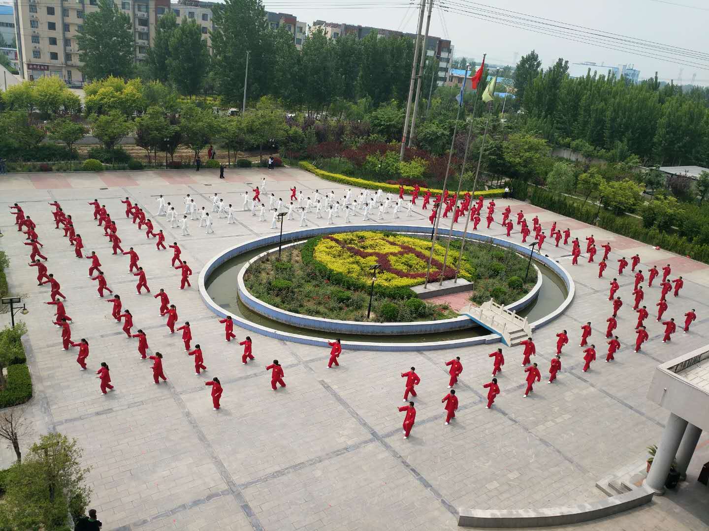 我公司隆重举行了2018年“五一”职工太极拳汇演